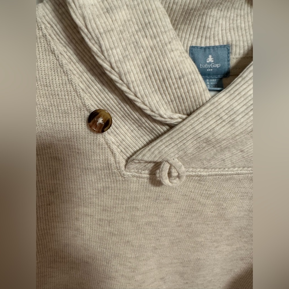 Gap - Picture 3 of 4